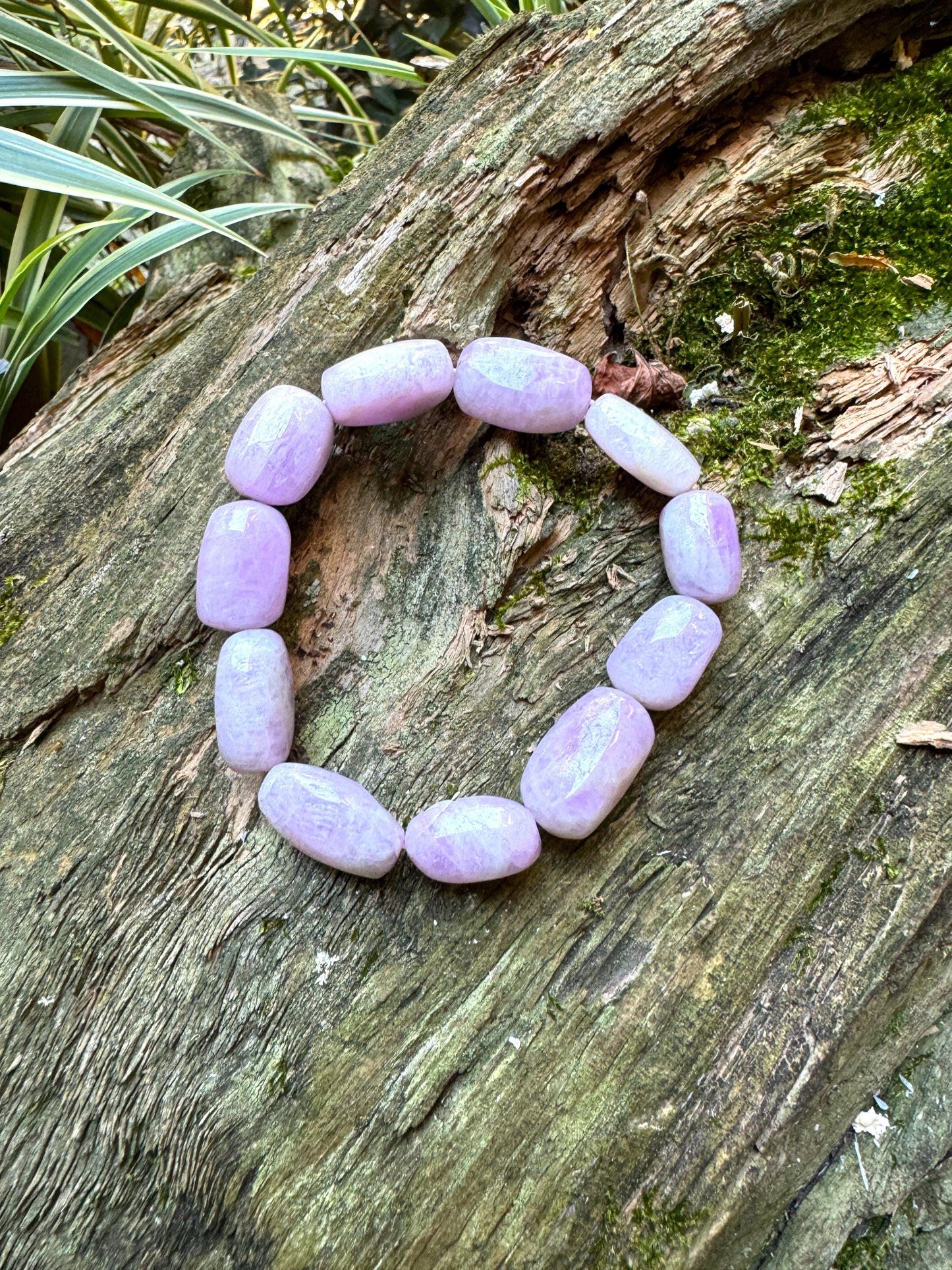 Hand beaded Lavender Kunzite 46.9g Bracelet Size Small From Brazil