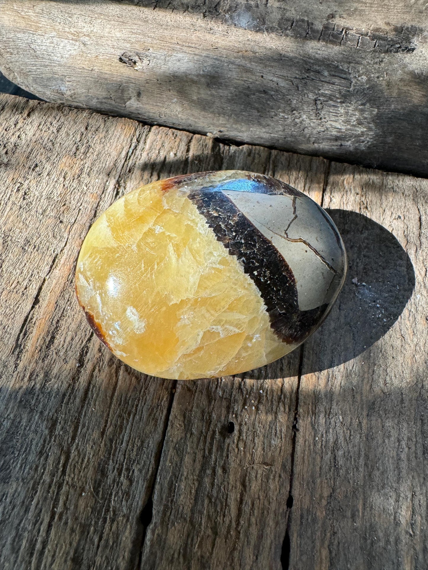 Lovely Septarian Calcite Palm Stone Madagascar 140.2g Specimen Mineral Crystal