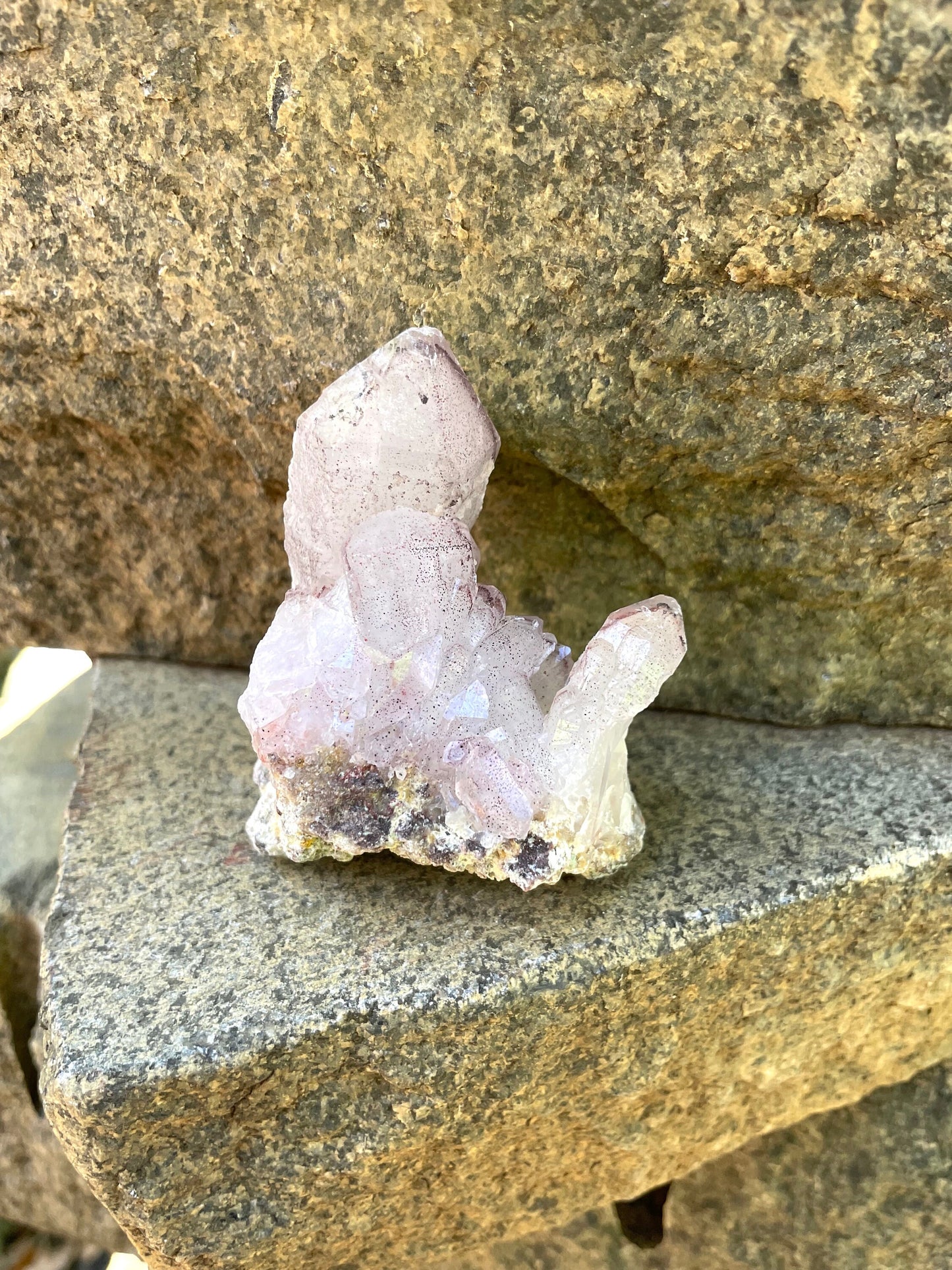 Light Amethyst Quart with Specimen 150g with Hematite from Karur, India Mineral