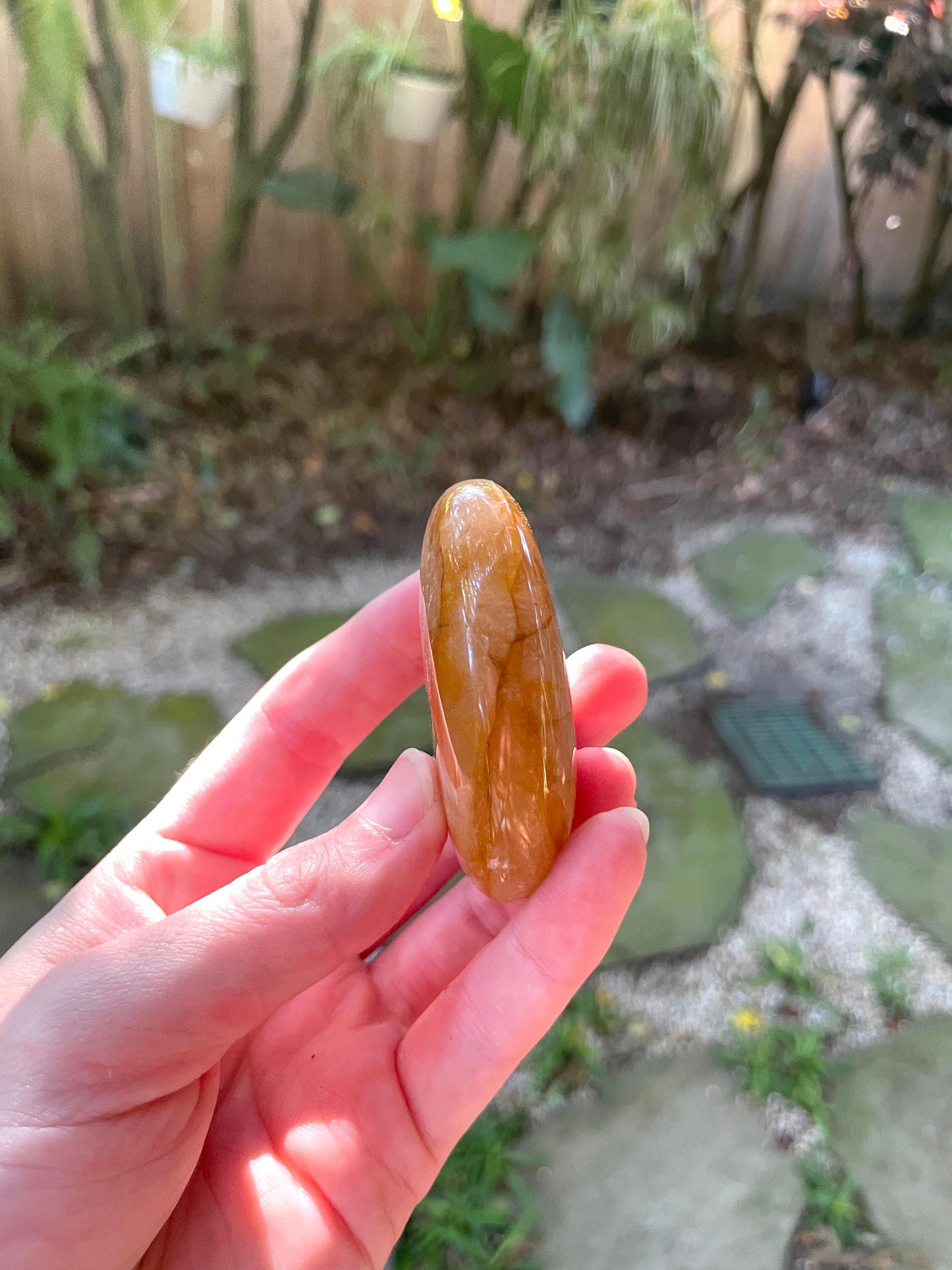 Yellow Golden Healer/Hematoid Quartz Palm Stone 85,7g  From Madagascar