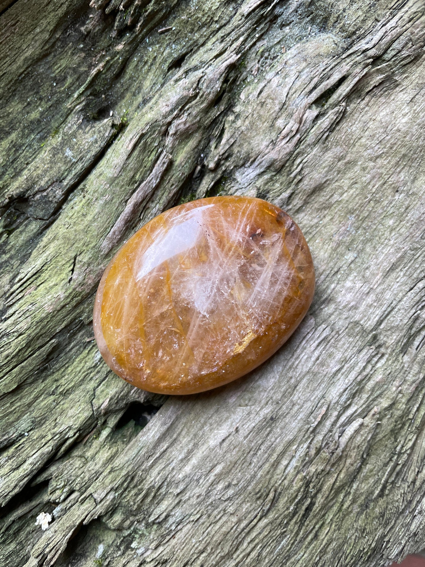 Yellow Golden Healer/Hematoid Quartz Palm Stone 85,7g  From Madagascar