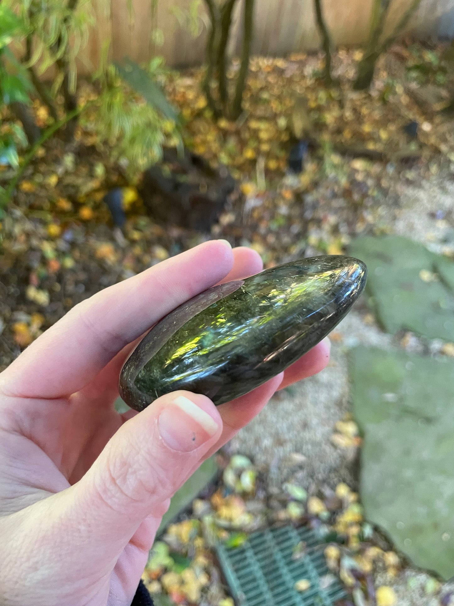 Lovely Polished Rainbow Labradorite Palm Stone 226g Rainbow Flash From Madagascar