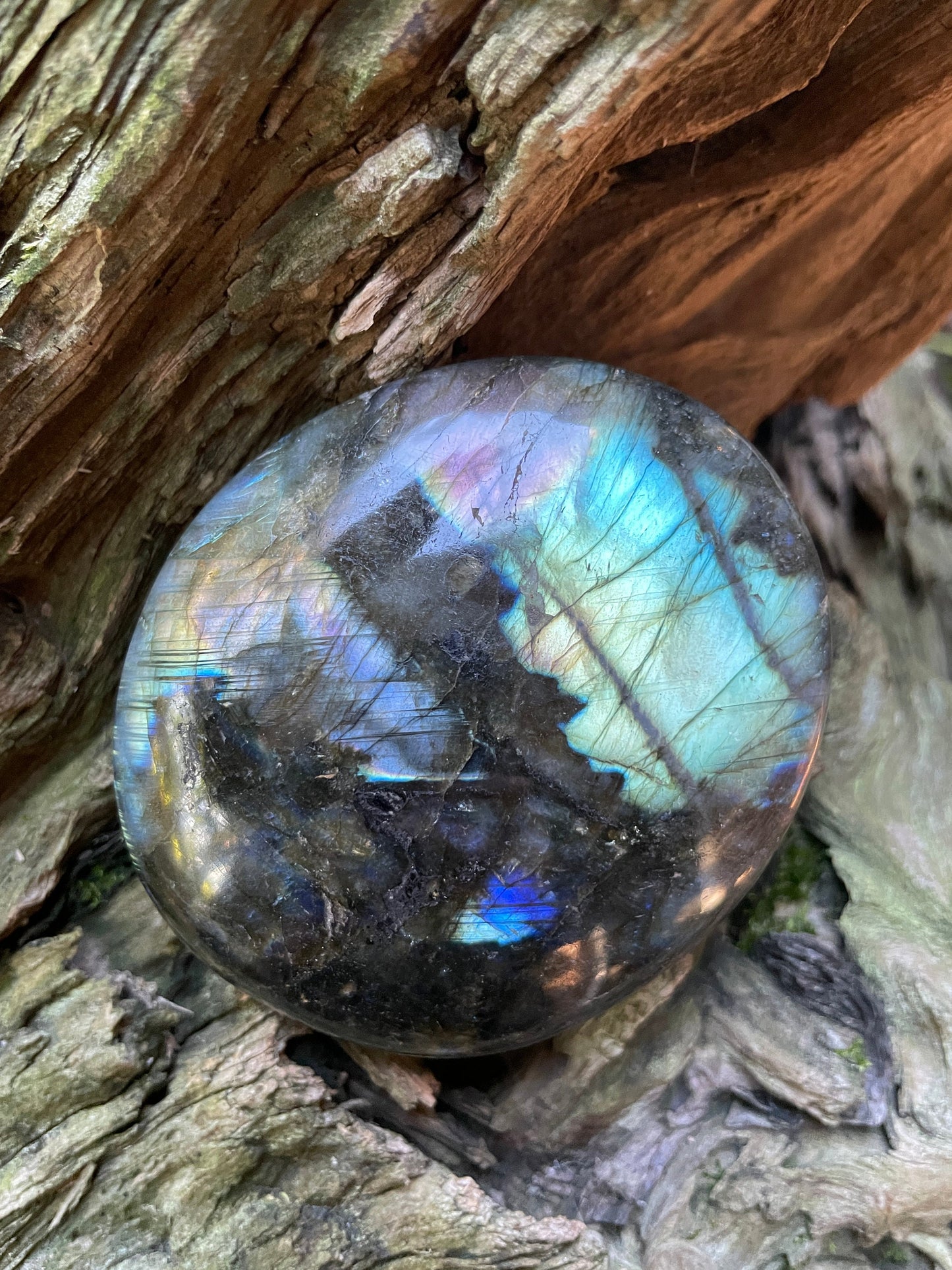 Lovely Polished Rainbow Labradorite Palm Stone 226g Rainbow Flash From Madagascar